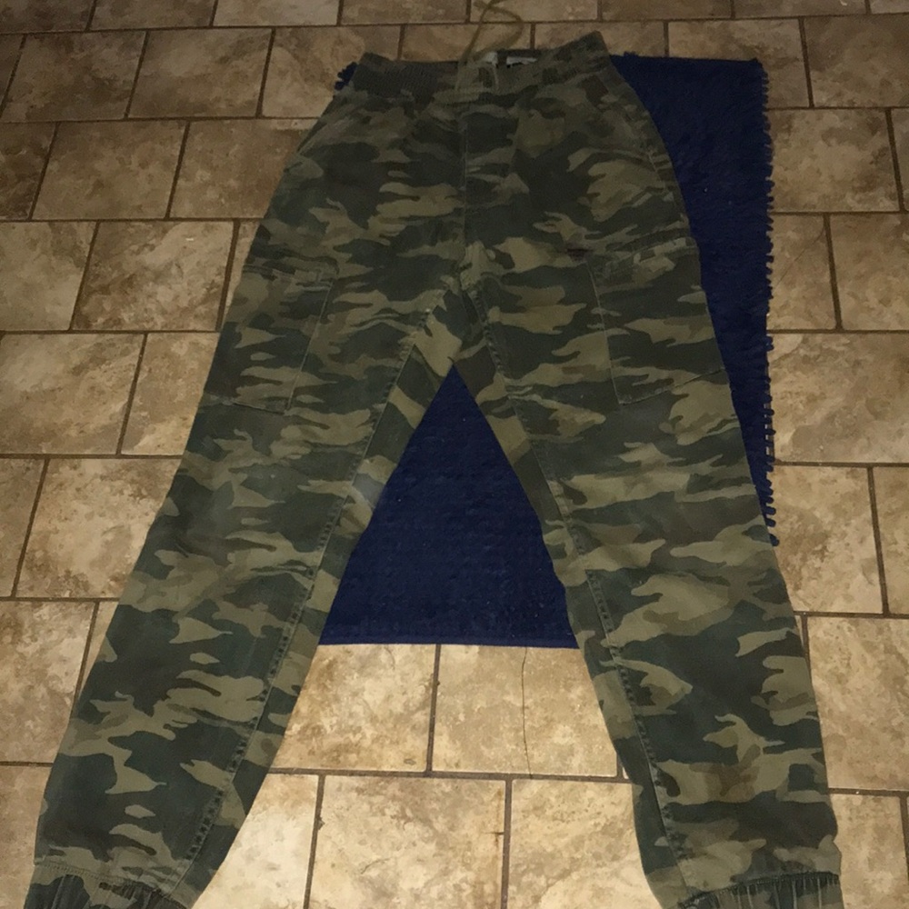 Hollister camouflage green joggers
